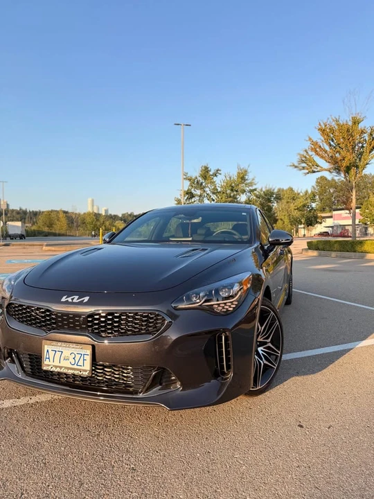2023 Kia Stinger - Image 2 of 7