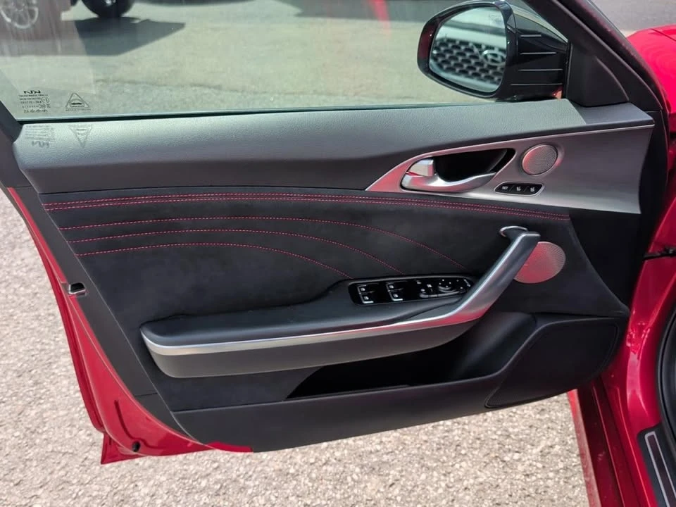 2023 Kia Stinger - Image 10 of 20