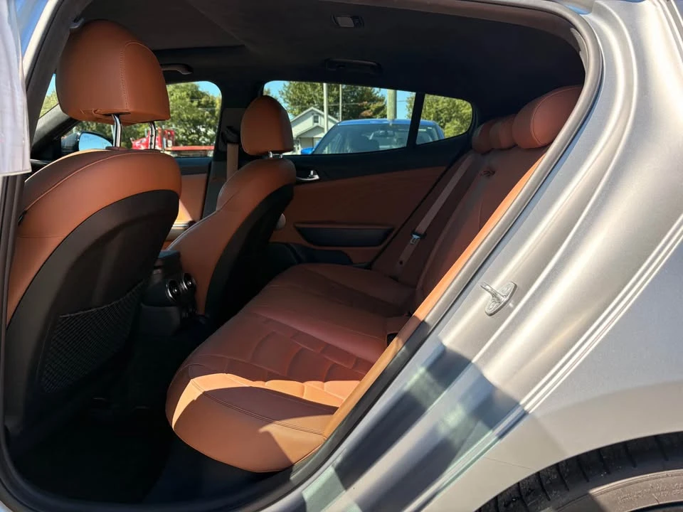 2023 Kia Stinger - Image 9 of 15