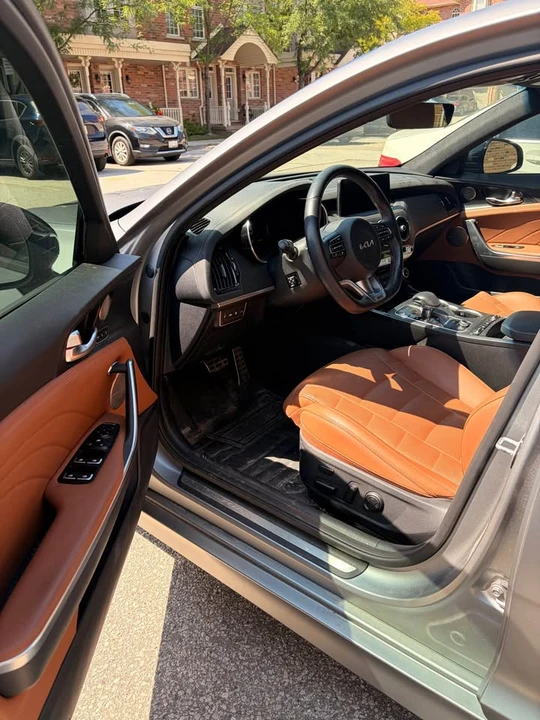 2023 Kia Stinger - Image 12 of 18