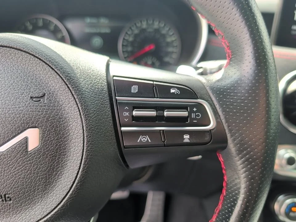 2023 Kia Stinger - Image 16 of 20