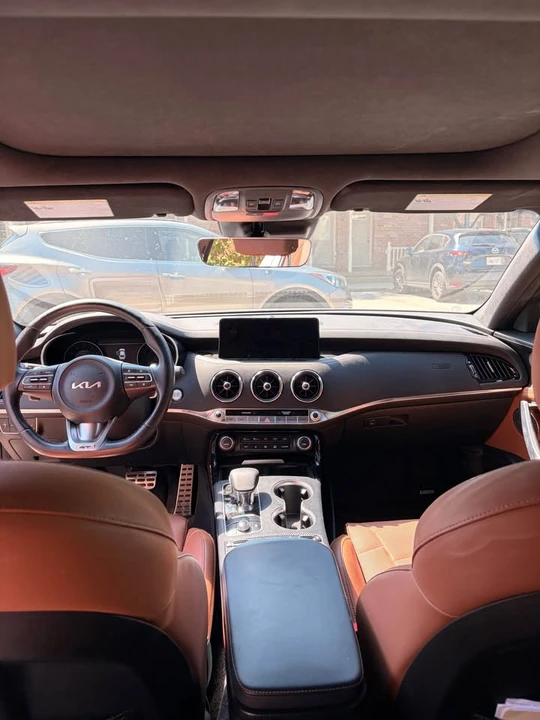 2023 Kia Stinger - Image 15 of 18