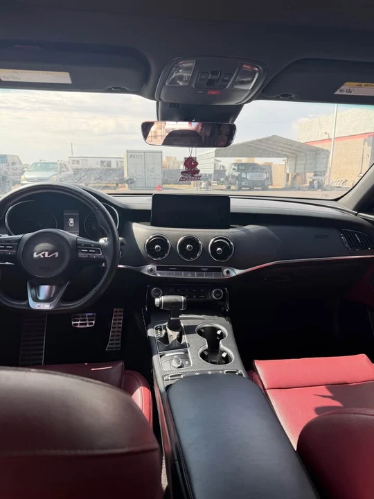 2023 Kia Stinger - Image 4 of 5