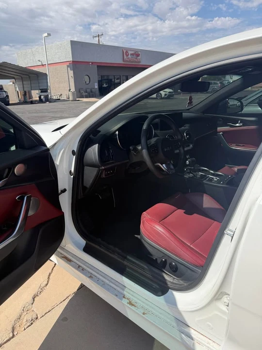 2023 Kia Stinger - Image 2 of 5
