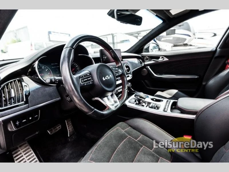 2023 Kia Stinger - Image 9 of 14