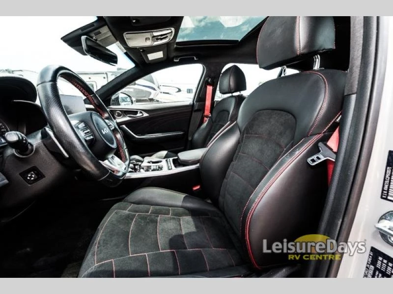 2023 Kia Stinger - Image 10 of 14