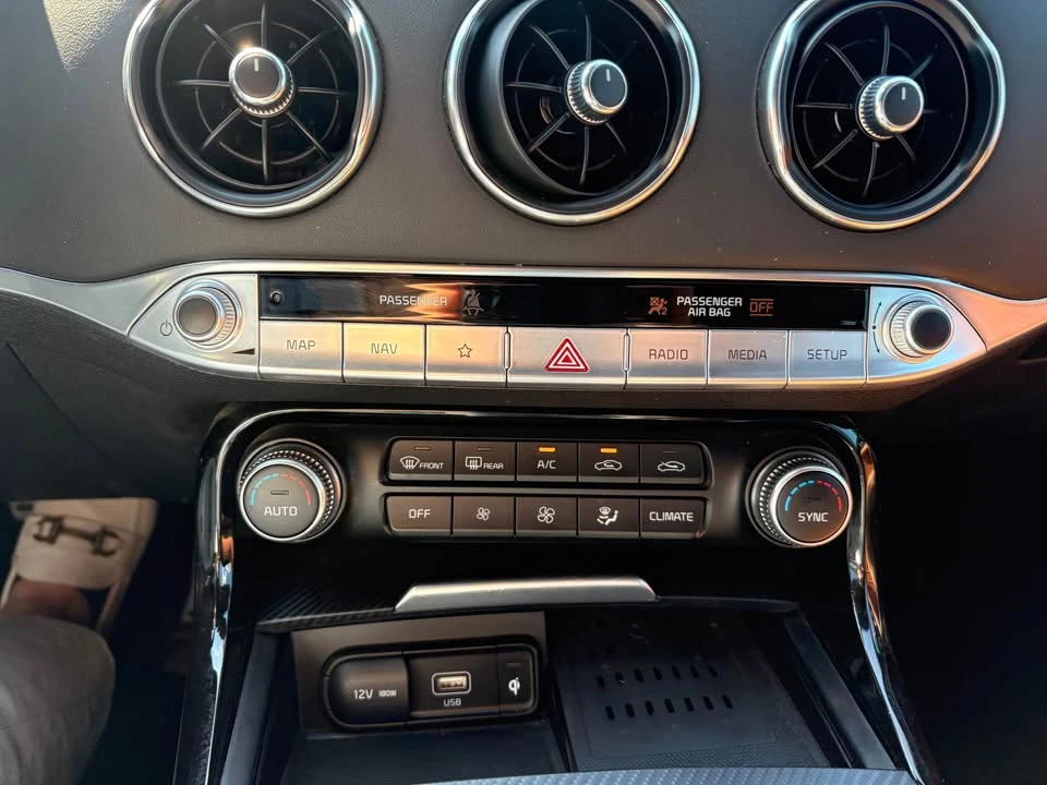 2023 Kia Stinger - Image 13 of 15