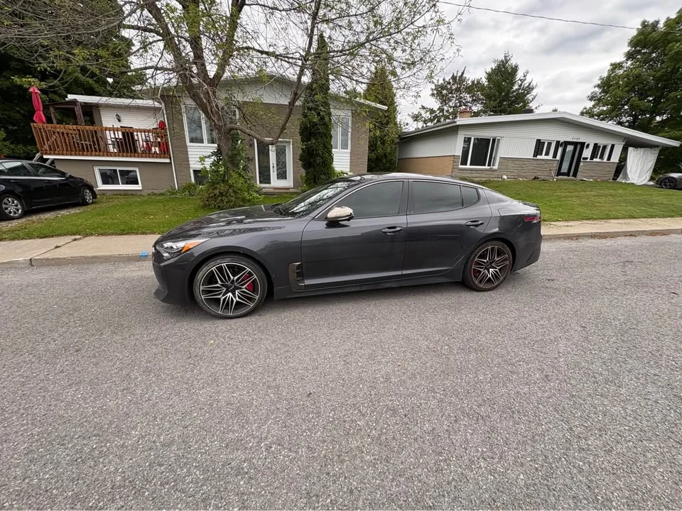 2023 Kia Stinger - Image 2 of 8