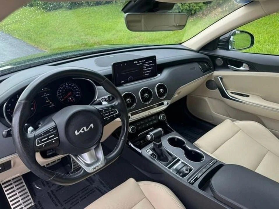 2023 Kia Stinger - Image 17 of 20