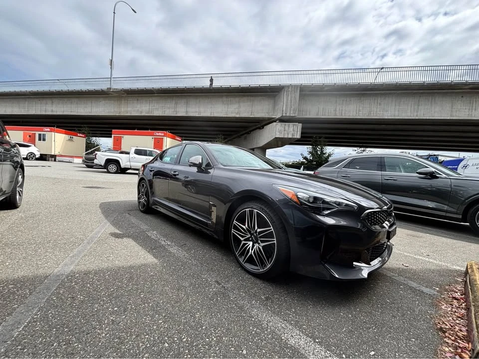 2023 Kia Stinger - Image 2 of 9