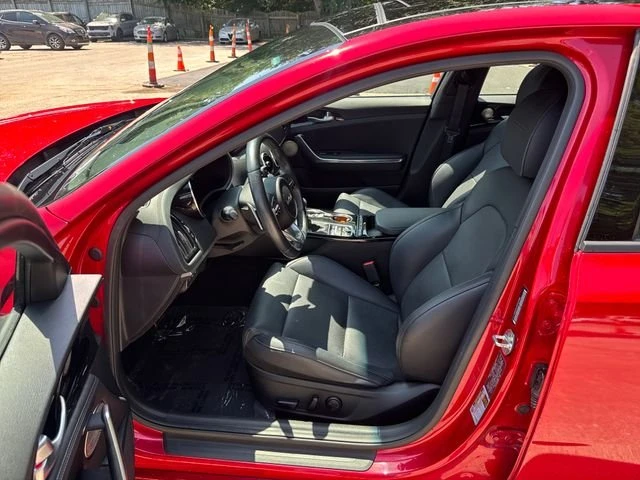 2023 Kia Stinger - Image 14 of 16