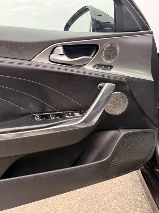 2023 Kia Stinger - Image 11 of 20