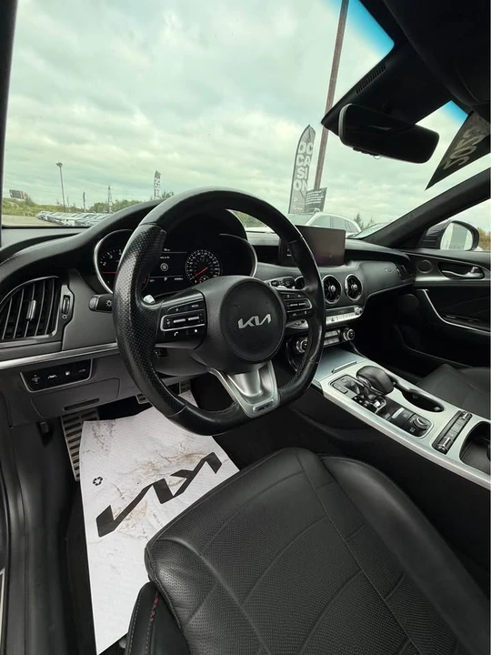 2023 Kia Stinger - Image 8 of 10