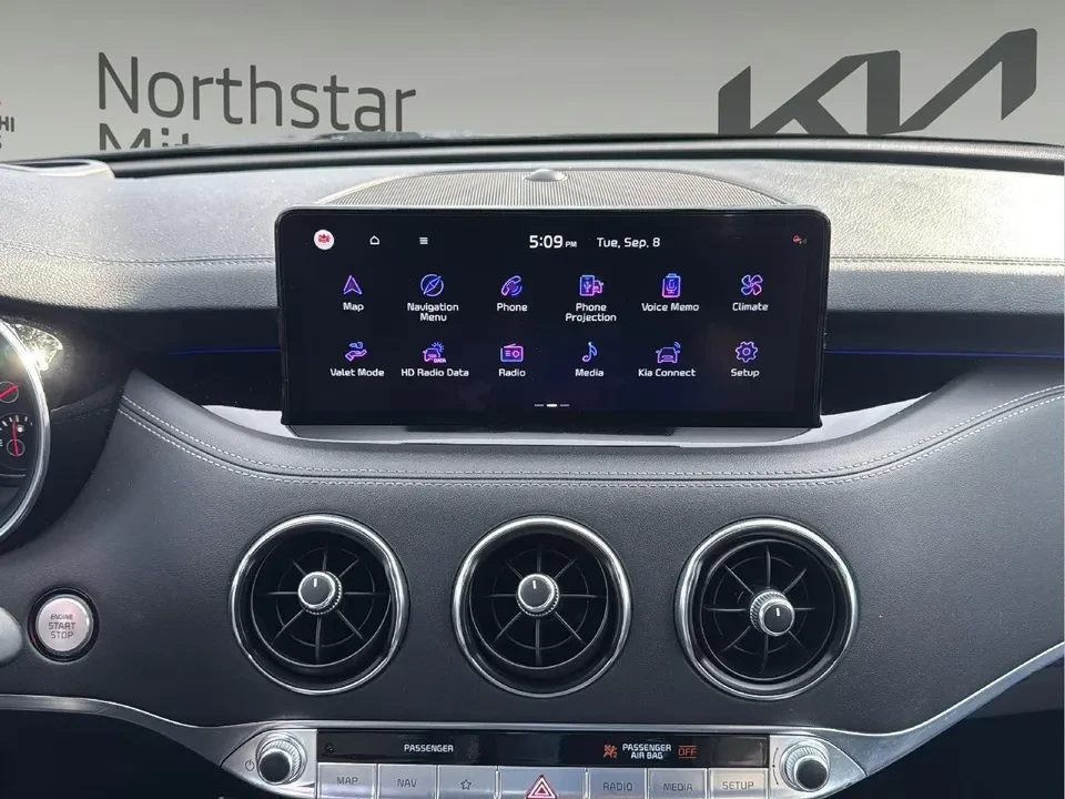 2023 Kia Stinger - Image 17 of 20