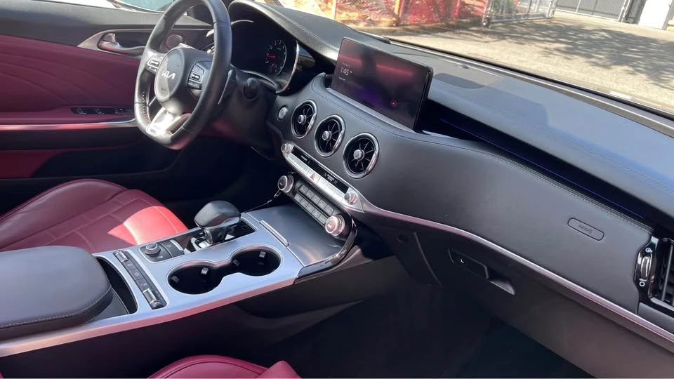 2023 Kia Stinger - Image 11 of 15