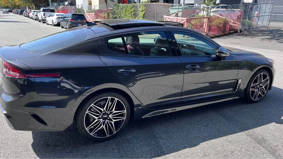 2023 Kia Stinger - Image 10 of 15
