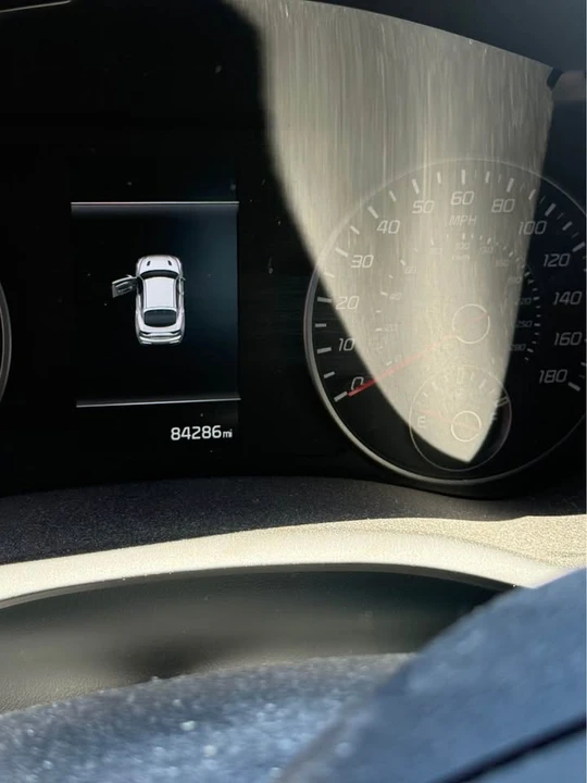 2023 Kia Stinger - Image 8 of 9