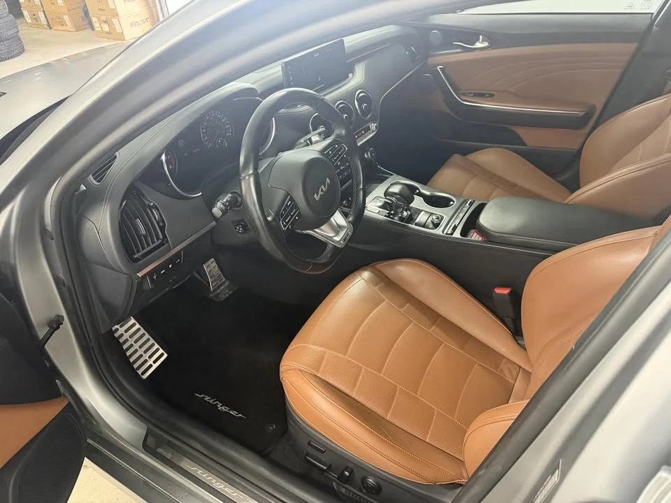 2023 Kia Stinger - Image 9 of 19
