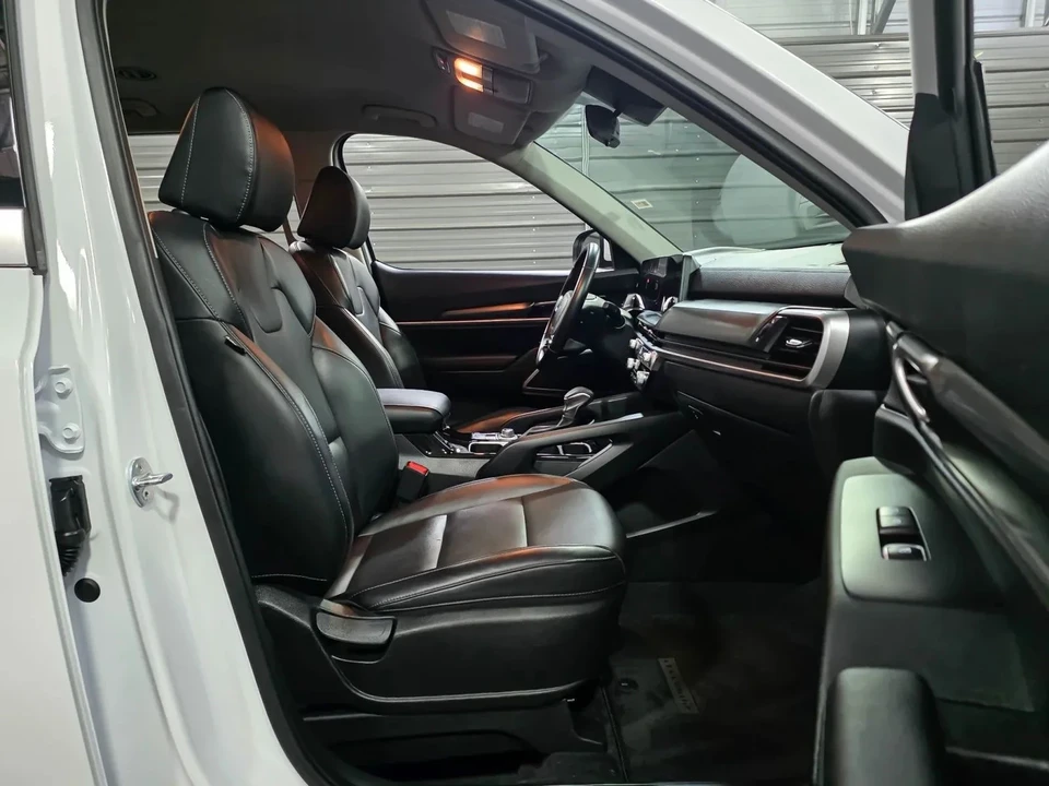 2023 Kia Telluride - Image 14 of 21