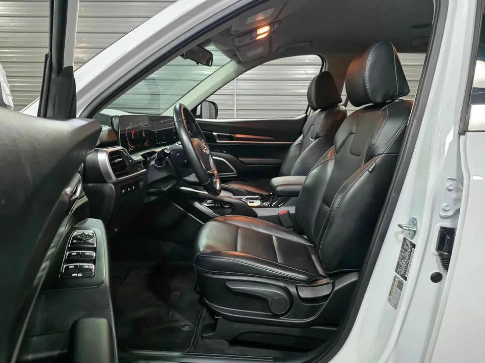 2023 Kia Telluride - Image 13 of 21