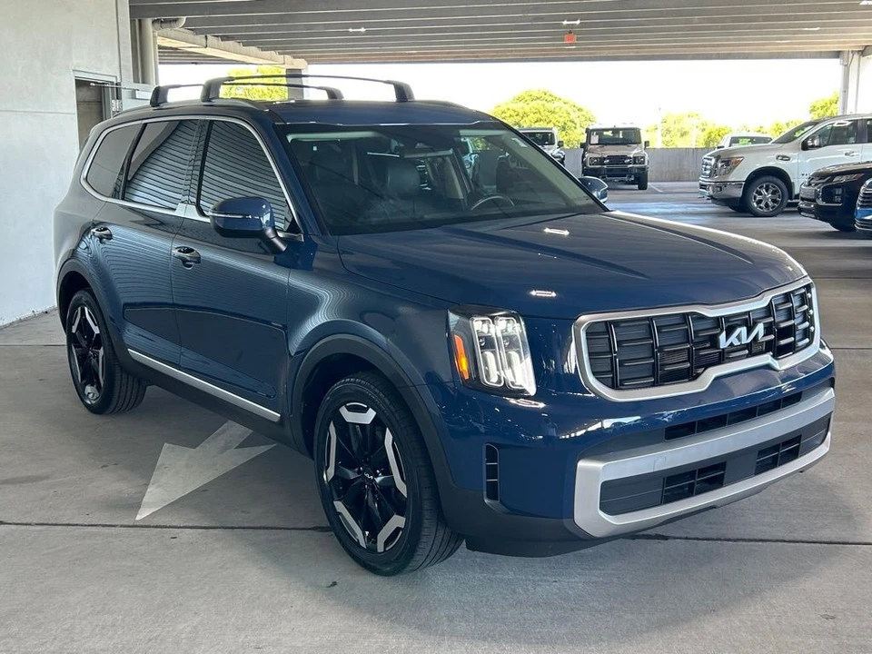 2023 Kia Telluride - Image 2 of 12