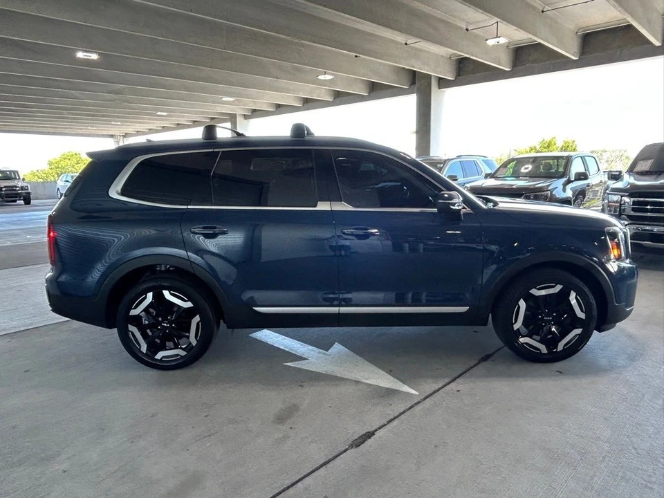 2023 Kia Telluride - Image 3 of 12