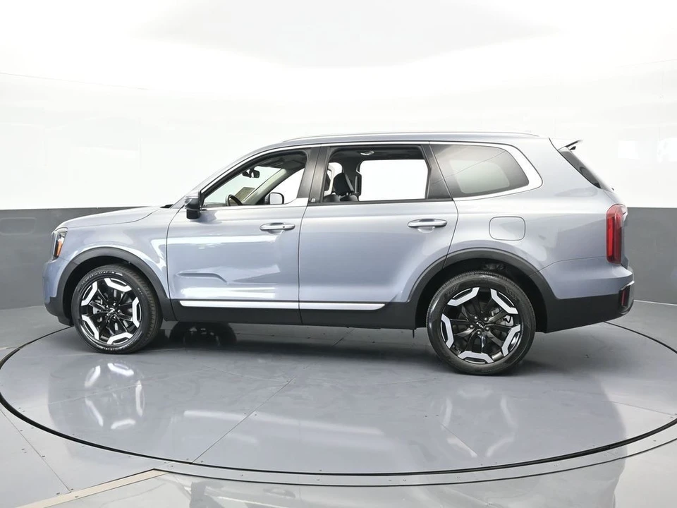 2023 Kia Telluride - Image 3 of 12
