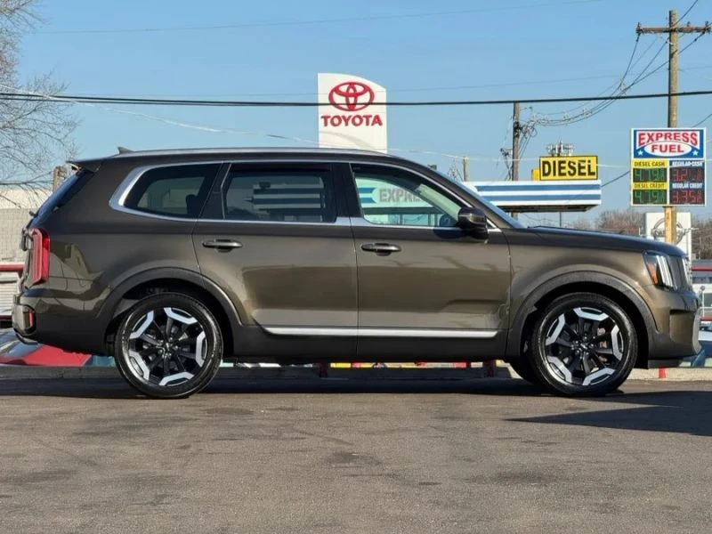 2023 Kia Telluride - Image 4 of 12