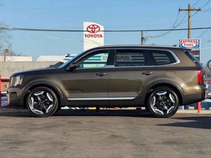 2023 Kia Telluride - Image 8 of 12