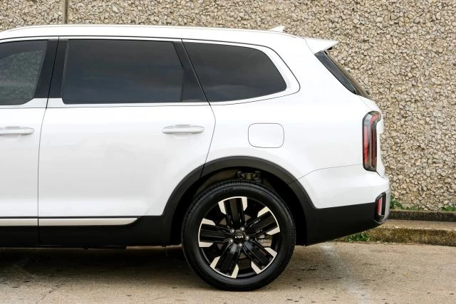 2023 Kia Telluride - Image 14 of 21