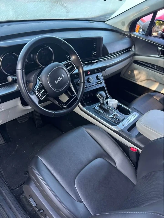 2023 Kia Carnival - Image 4 of 5