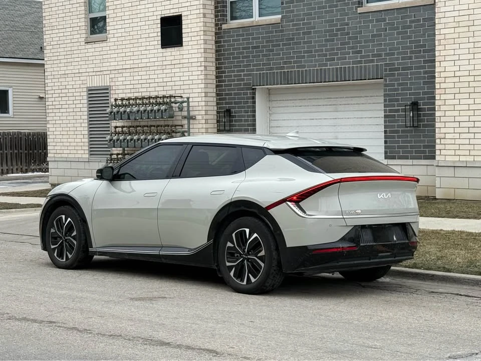 2023 Kia EV6 - Image 3 of 17