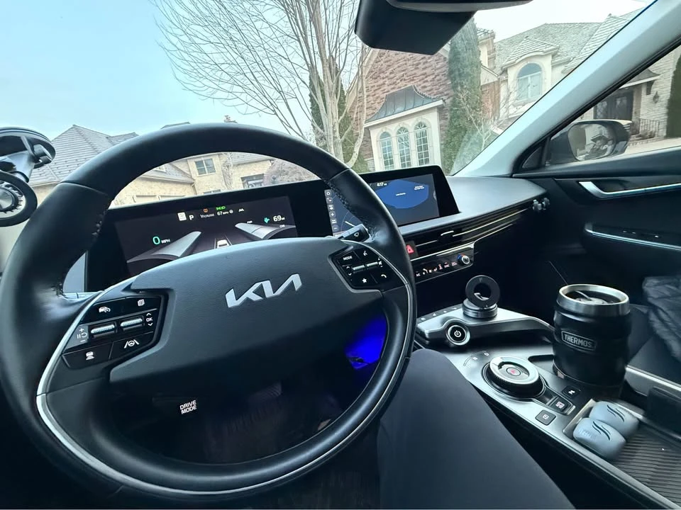 2023 Kia EV6 - Image 5 of 17