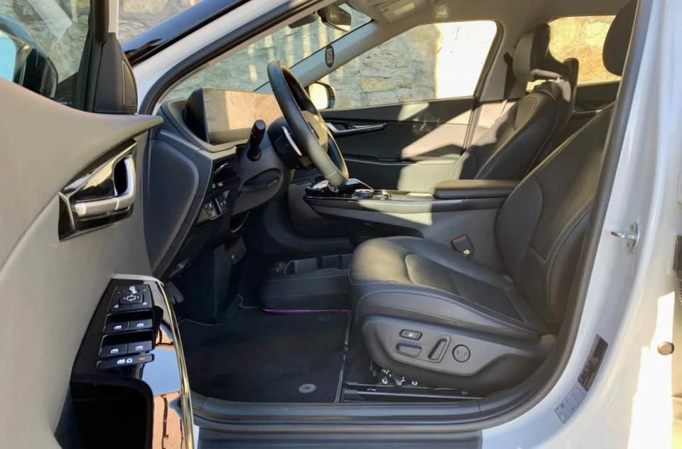 2023 Kia EV6 - Image 10 of 17