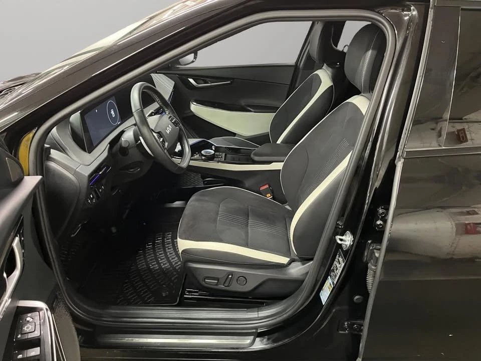 2023 Kia EV6 - Image 16 of 19