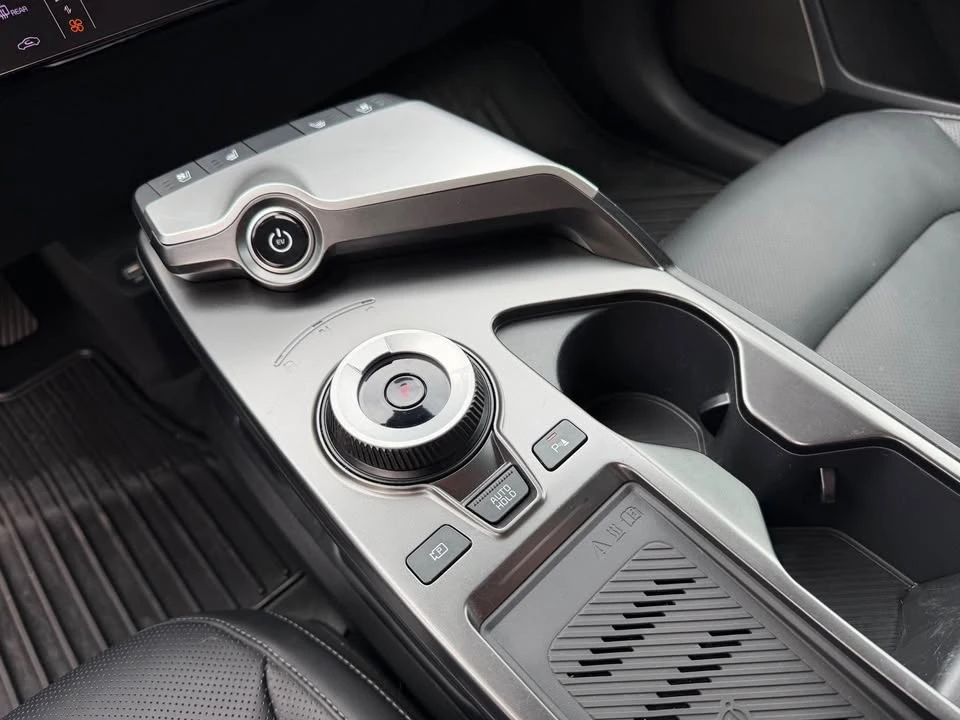 2023 Kia EV6 - Image 16 of 19