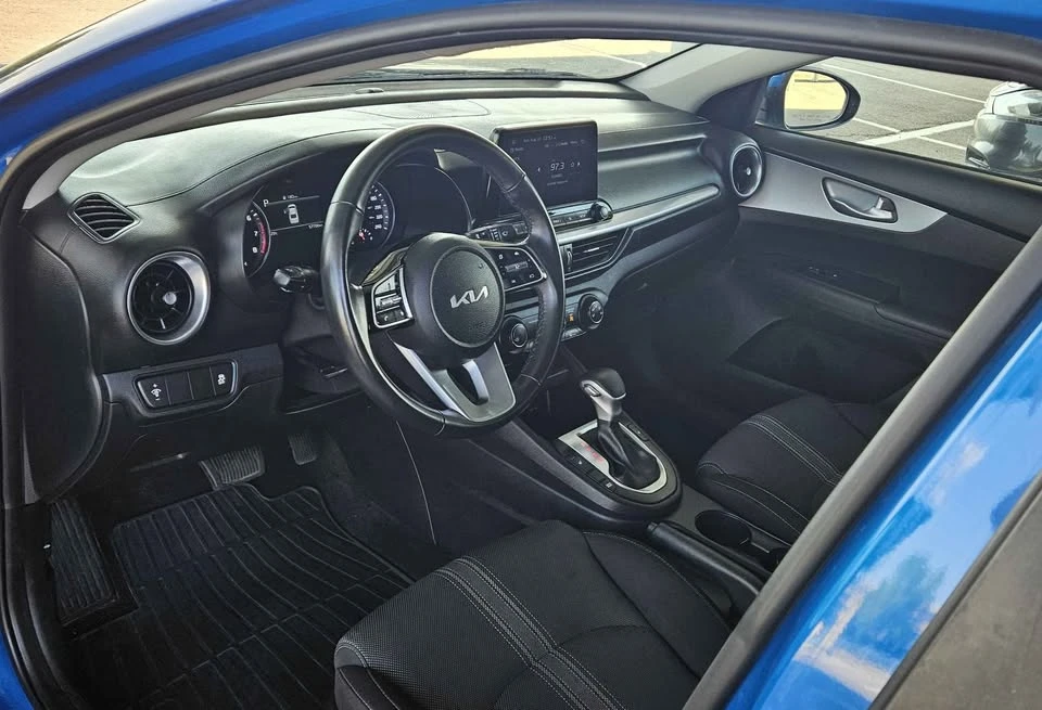 2023 Kia Forte - Image 10 of 17