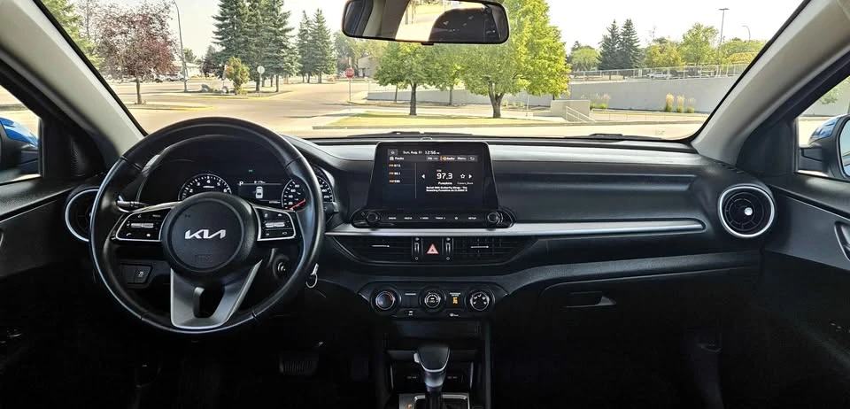 2023 Kia Forte - Image 11 of 17