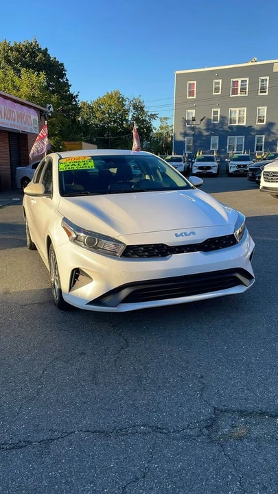 2023 Kia Forte - Image 6 of 8