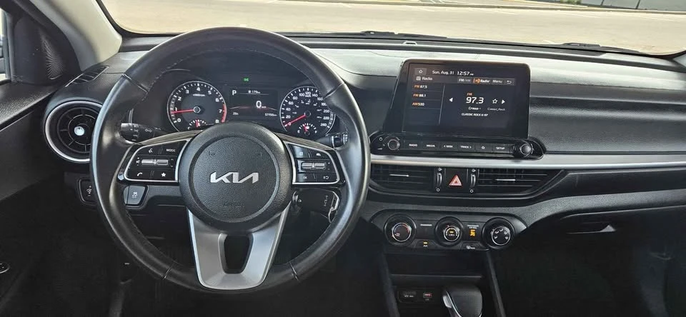 2023 Kia Forte - Image 12 of 17