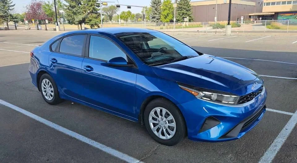 2023 Kia Forte - Image 2 of 17