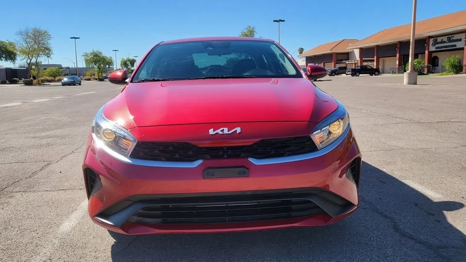 2023 Kia Forte - Image 3 of 19