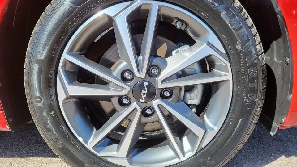 2023 Kia Forte - Image 13 of 19