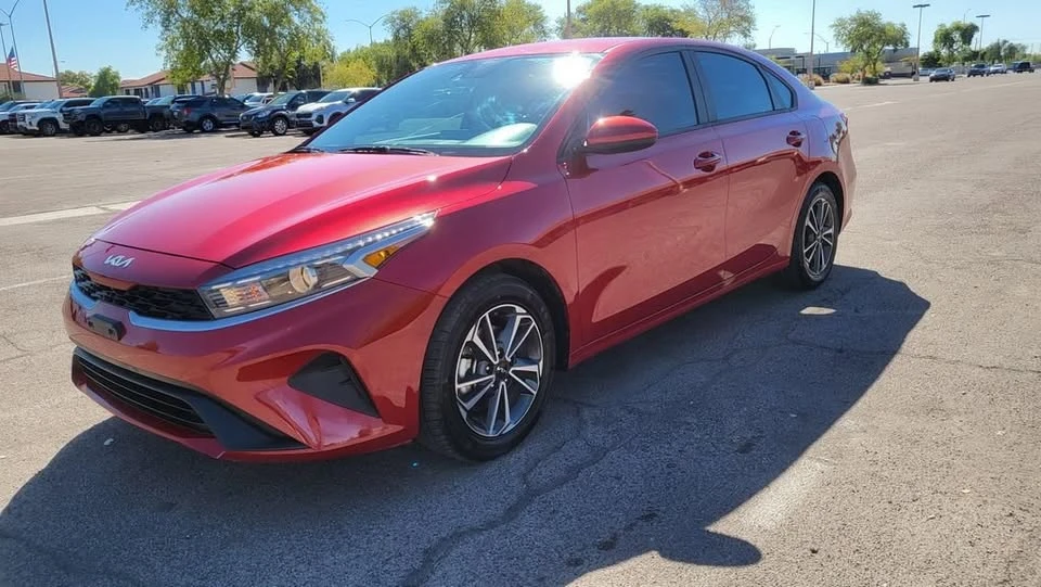 2023 Kia Forte - Image 4 of 19