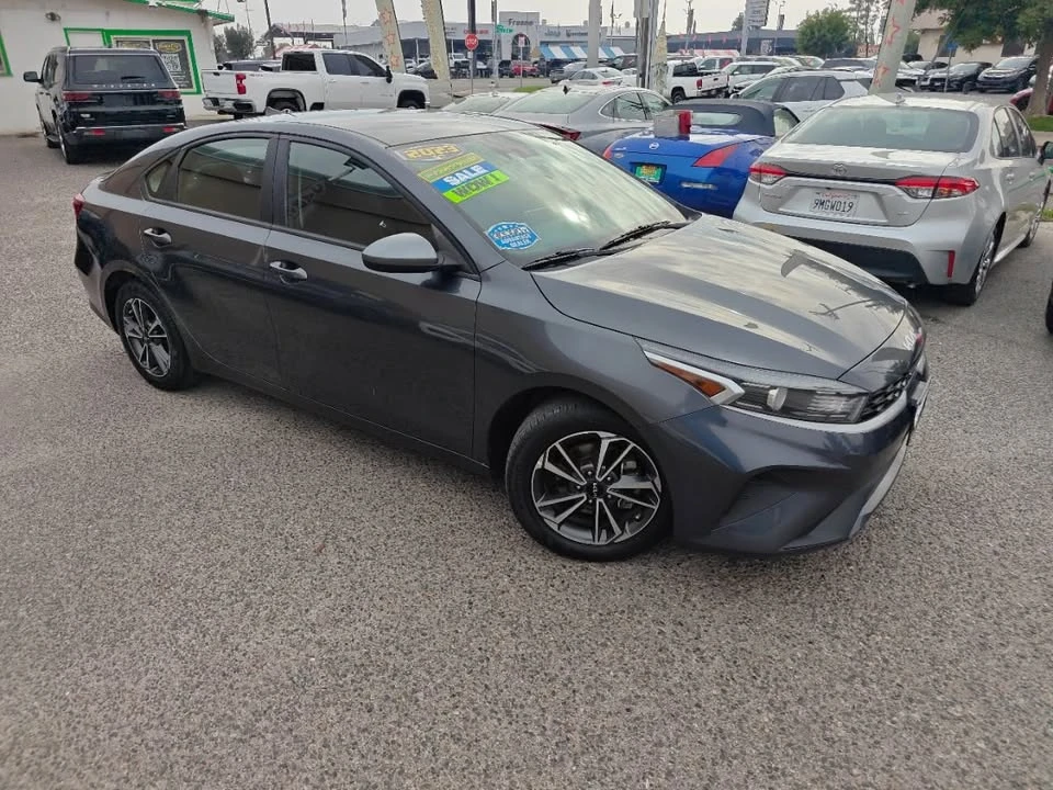 2023 Kia Forte - Image 9 of 15