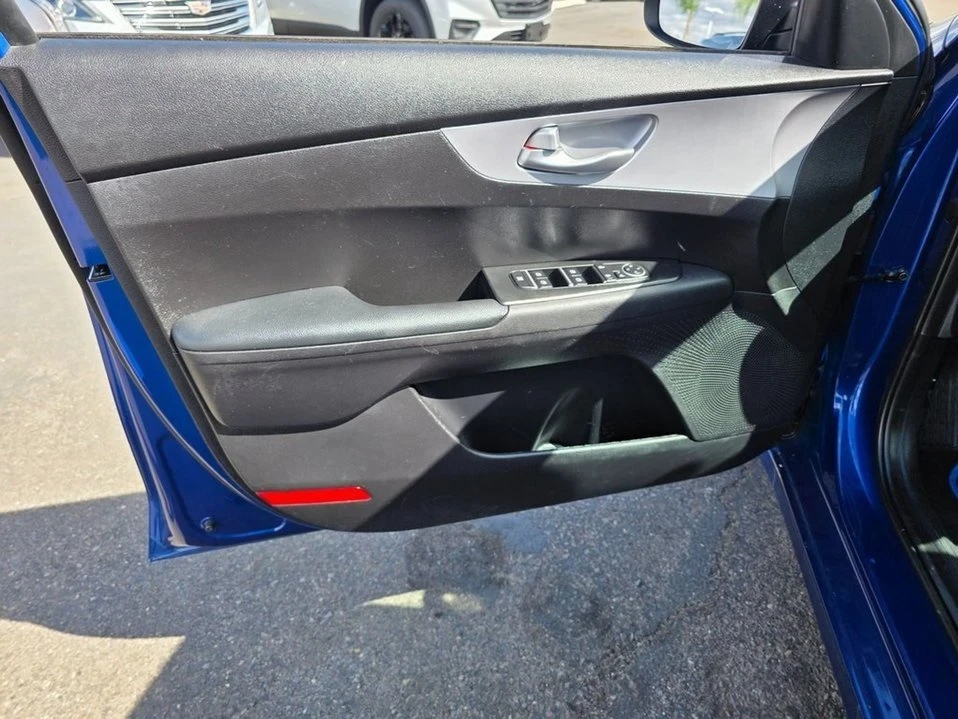 2023 Kia Forte - Image 17 of 20