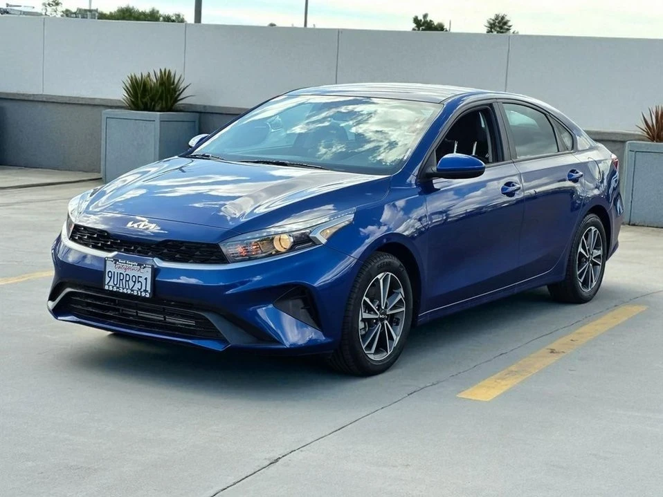 2023 Kia Forte - Image 3 of 20