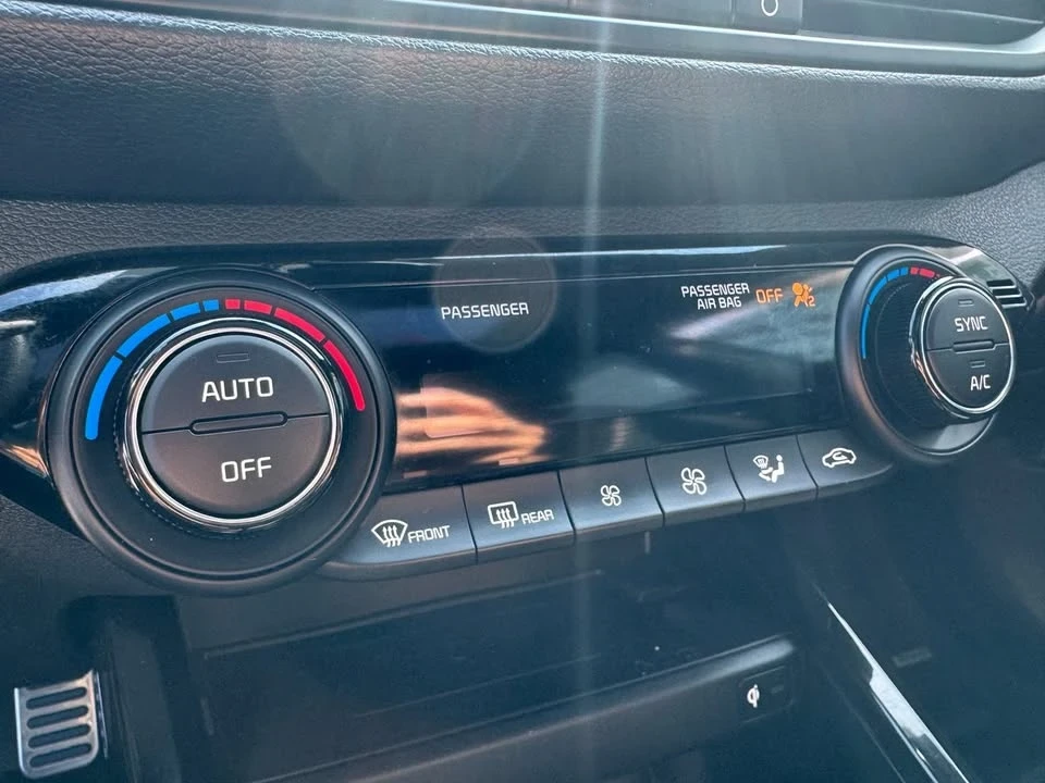 2023 Kia Forte - Image 17 of 20