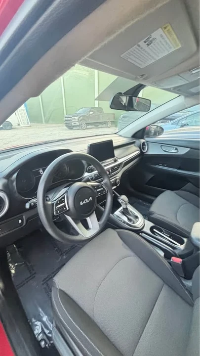 2023 Kia Forte - Image 4 of 6