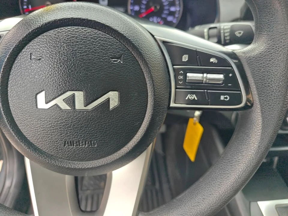 2023 Kia Forte - Image 2 of 15